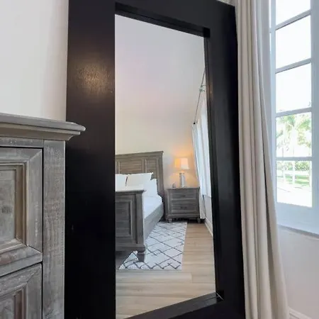 Ocean Drive Apartment W Balcony Walk To The Beach Miami Beach Exterior photo