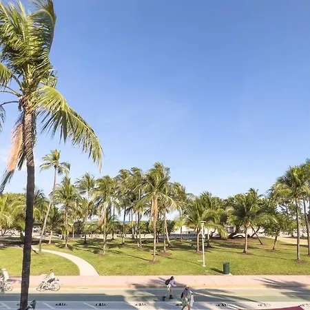 Ocean Drive Apartment W Balcony Walk To The Beach Miami Beach Exterior photo